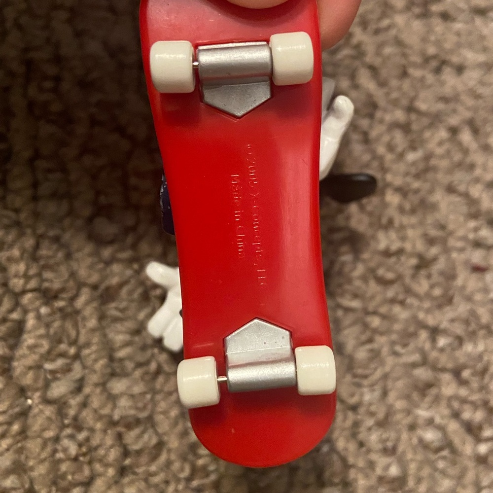 Tech Deck Mickey Mouse Kids Toy - Picture 5 of 8